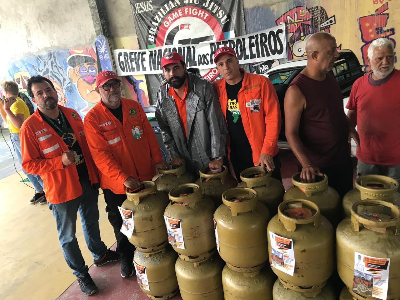 Campanha dos Combustíveis a Preço Justo em Belford Roxo (RJ): 50 botijões de gás de cozinha a R$ 25 para moradores do bairro Lote XV